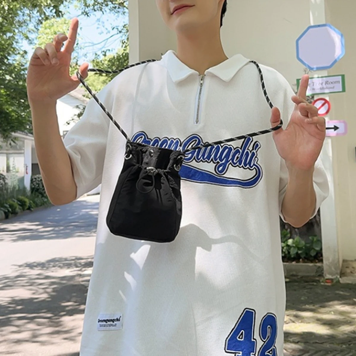 A New Lightweight Japanese-Style Mobile Phone Bag for Young People, a Versatile Korean-Style Drawstring Coin Purse Crossbody Bag