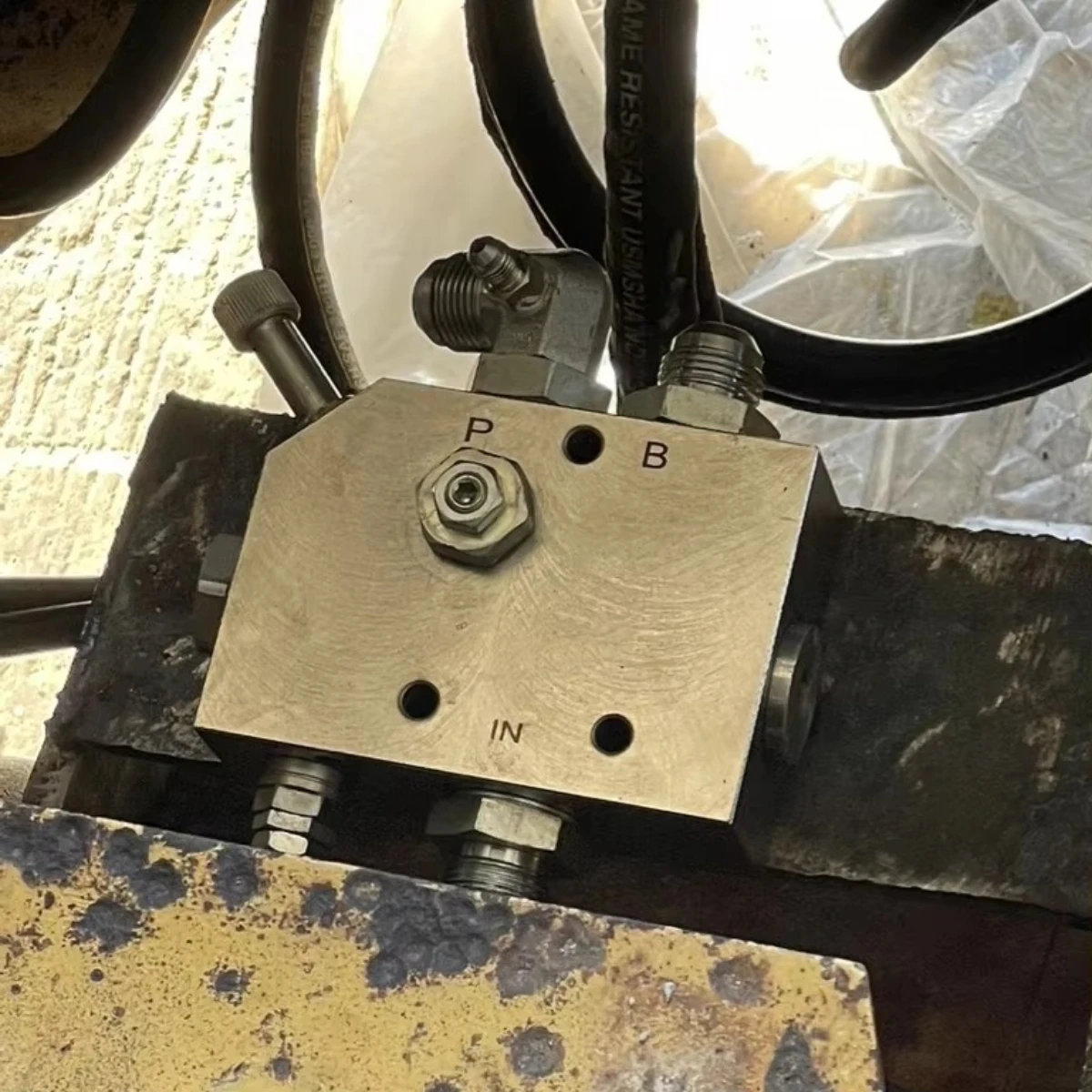 Backhoe crusher hydraulic 12v diverter control valve