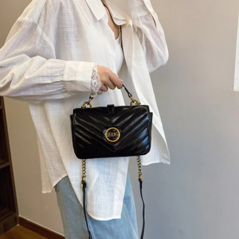 

Classic Designer Crossbody Diaper Bag For Women Luxury Large Capacity Tote Elegant Leather Shoulder Bag Stylish Vintage Look