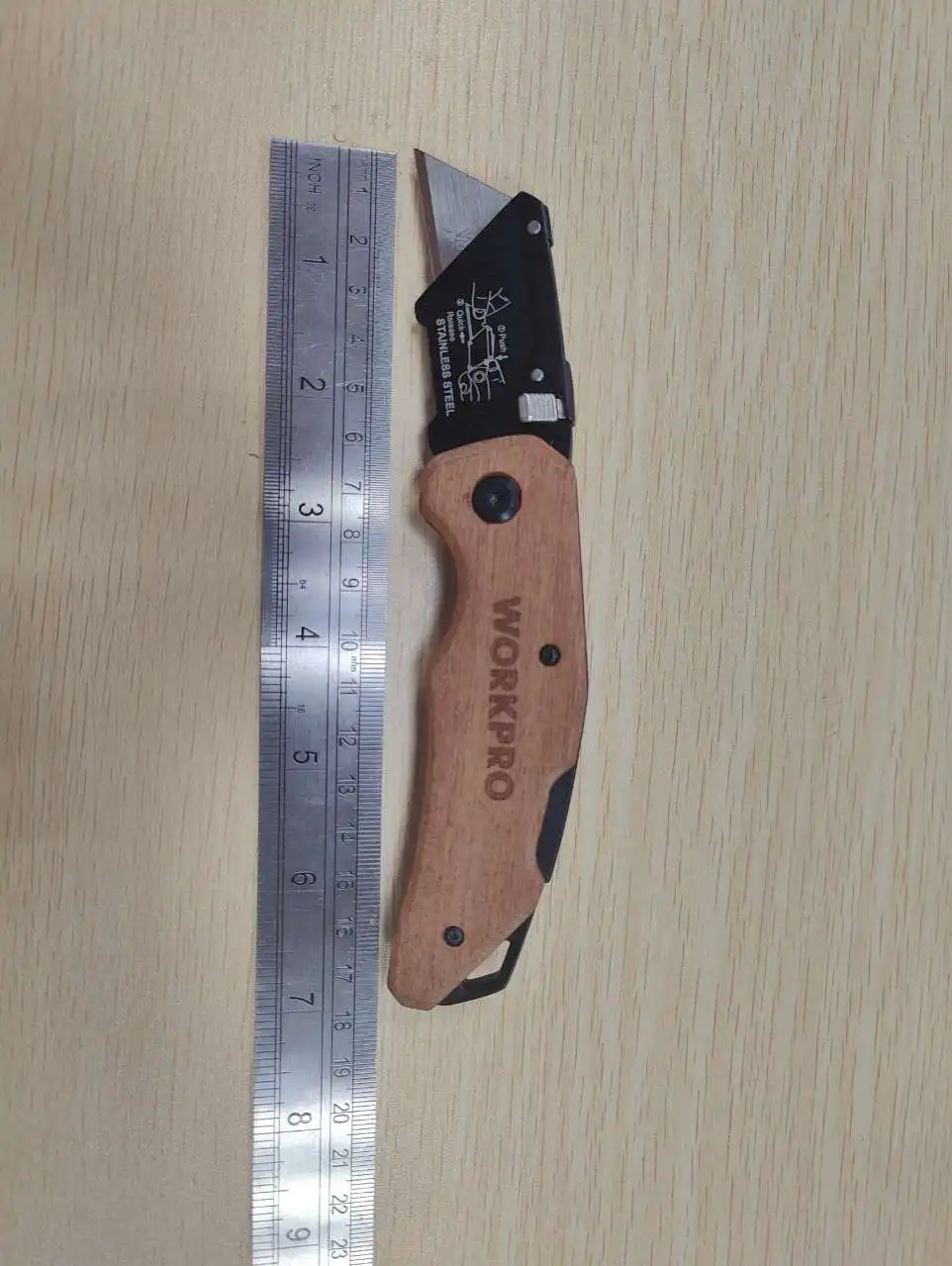 WORKPRO Wood Handle Folding Utility Knife, Box Cutter Replaceable Blade Heavy Duty Folding Box Cutter With 10 Blades