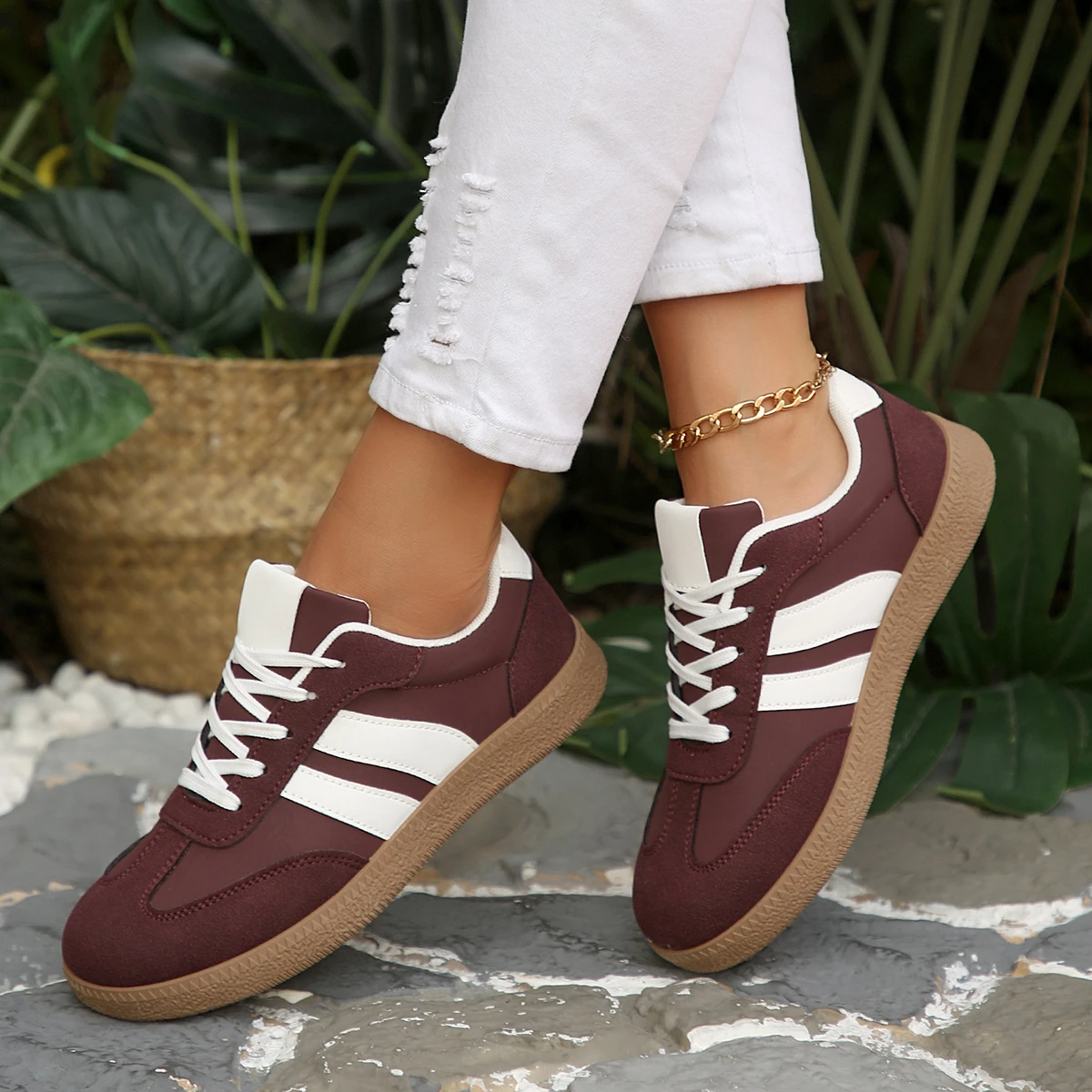 2026 Herbst Damenmode Wildleder-Sneaker mit Doppelschnallen-Metalldetails Leichte Atmungsaktive Bequeme Freizeitschuhe