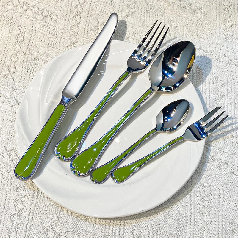 

Color Enamel 304 Stainless Steel Heart Shaped Cutlery Set Lace Embossed Colorful Dessert Spoon Fork Knife Dinnerware Sets