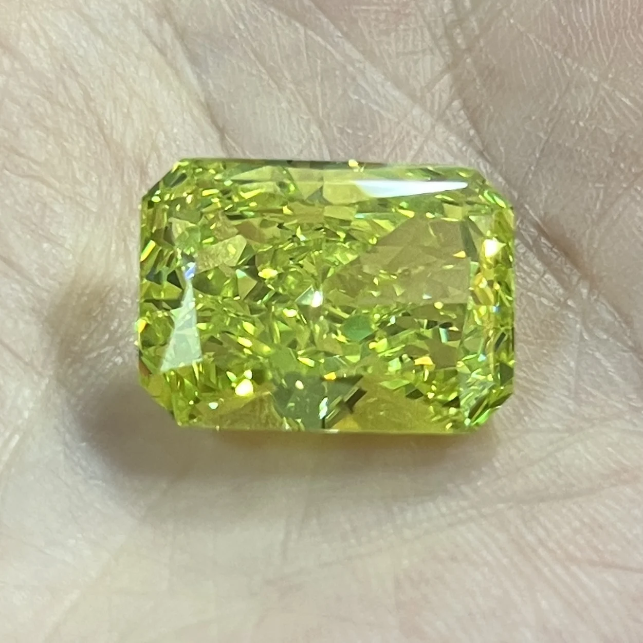 

Крижаный циркон Яблоко-зеленый кубический цирконий Камень 13x18 мм сияющей огранки CZ Свободный драгоценный камень