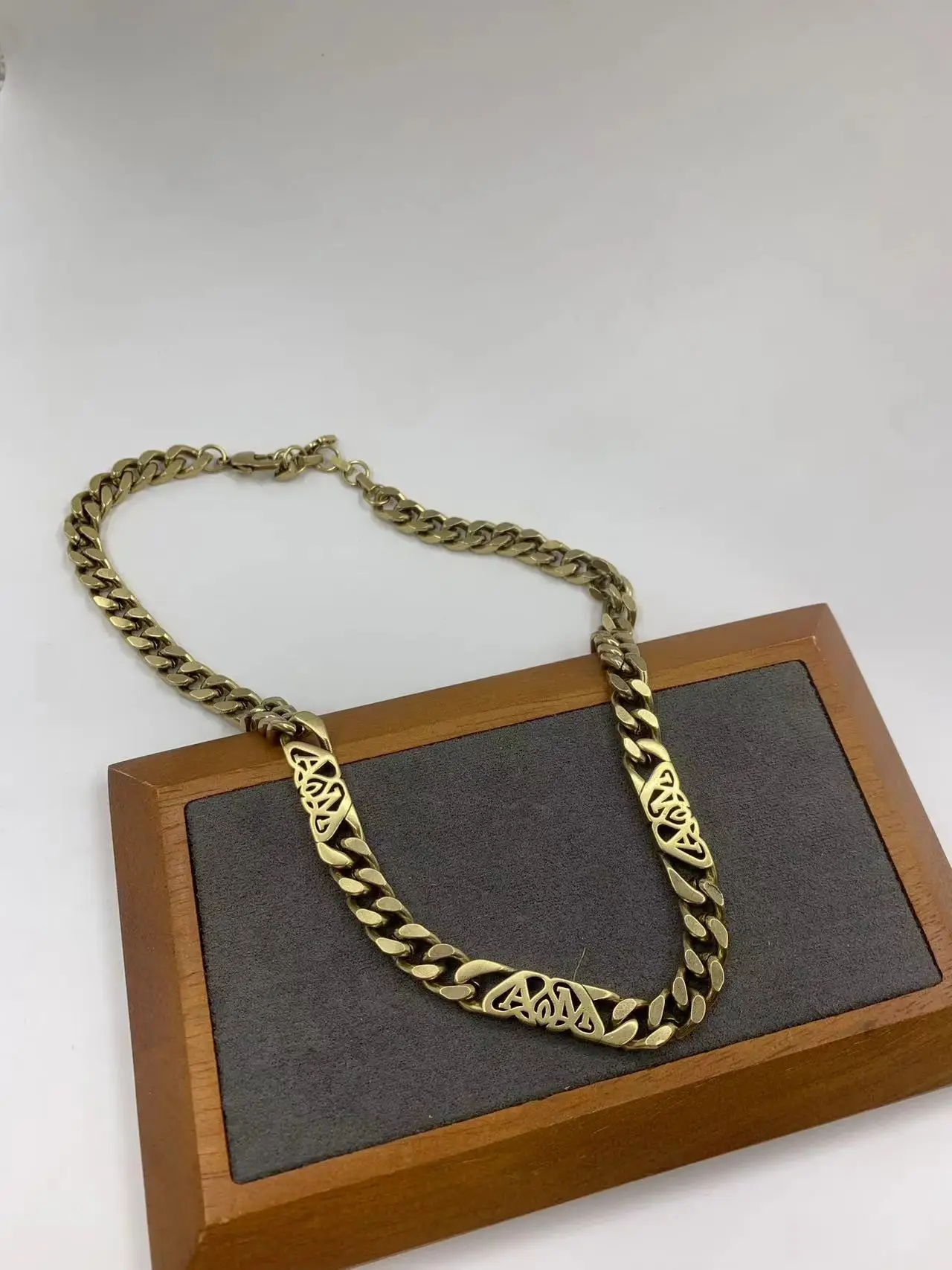 Nieuwe Cubaanse zegelketting voor dames met een hoogwaardige en modieuze punk-sleutelbeenketting in Europese en Amerikaanse stijl