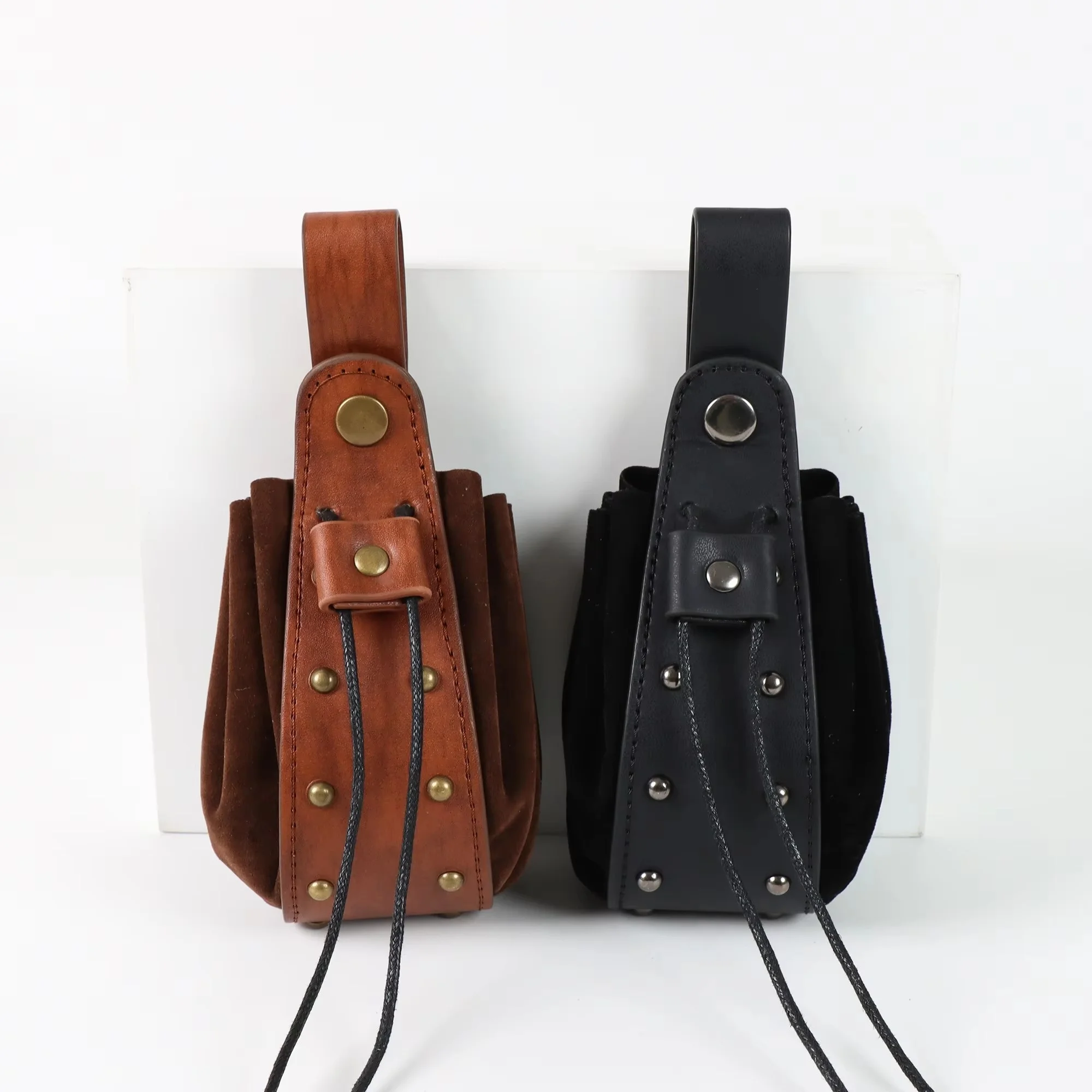 4PCS Renaissance Accessories Set Medieval Viking Embossing Pu Leather Belt, Drawstring Coin Purse, Wrist Guards Halloween Cosplay Costumes