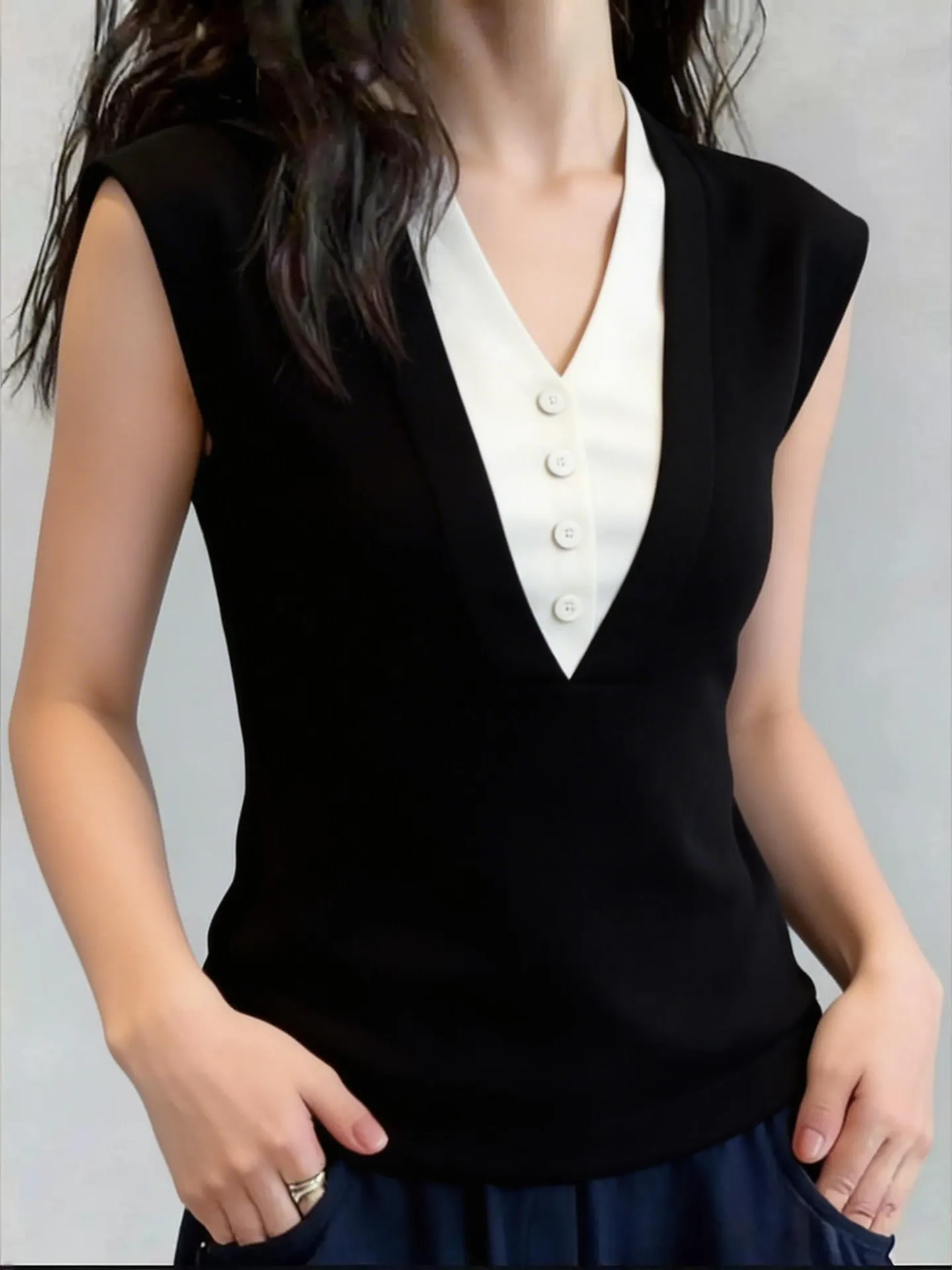 

Spring Summer New Style Light Maturity V-neck Fake Two-Piece Top Retro Commute Slimming Black Short Sleeve Women's Clothing