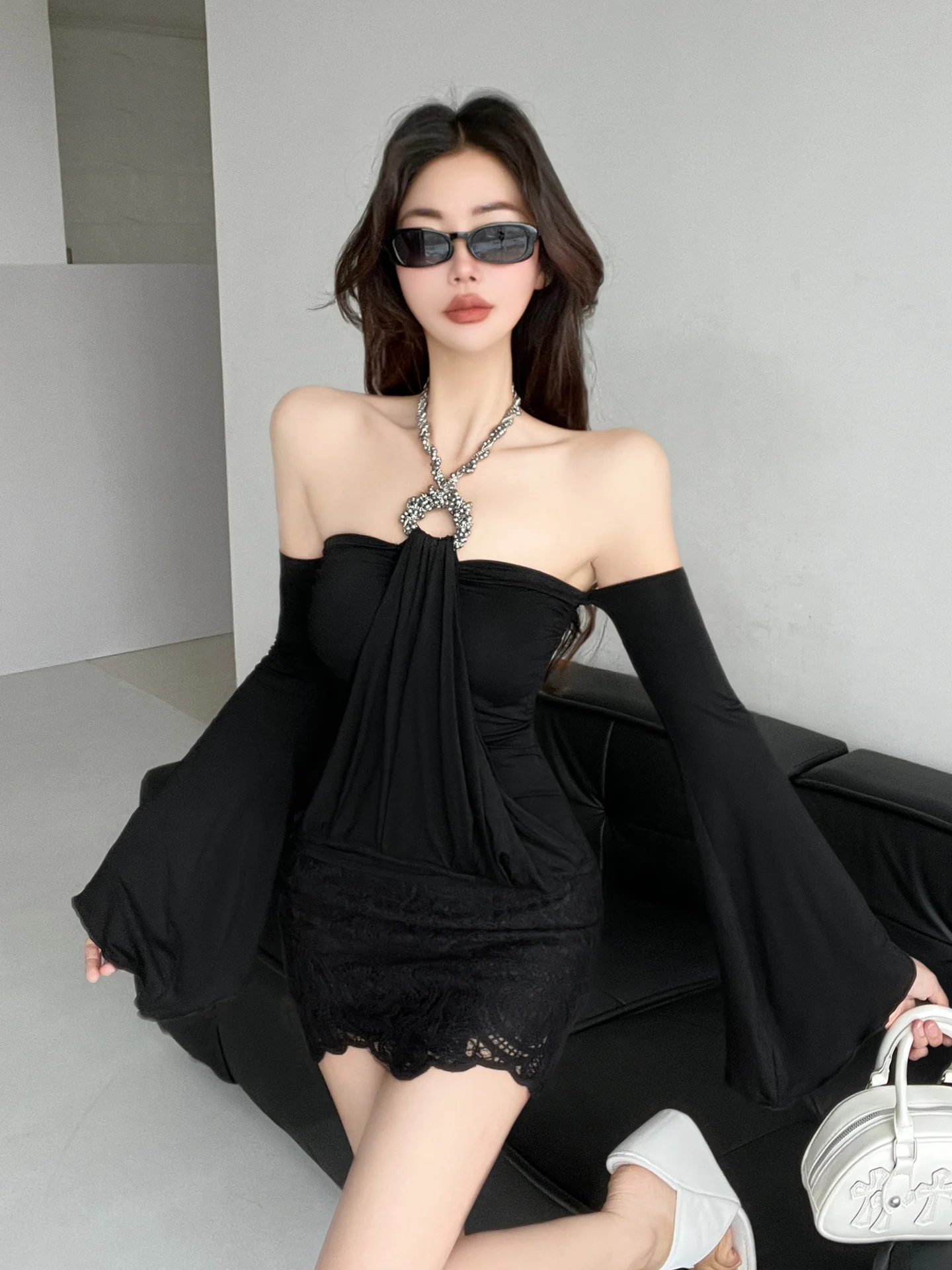 

Sexy One-oulder Long Sve T-irt Women Early Autumn Pure Desire Spicy Girl Design Strapl Top Night Thousand Gold