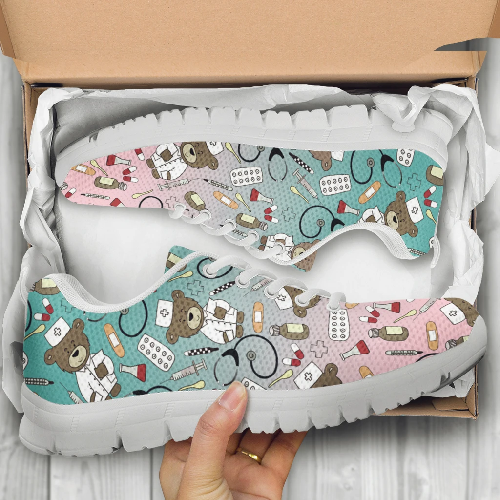 INSTANTARTS Sneakers Casual da donna Cute Medical Bear Print Flats donna Cute Gradient infermieristica calzature femmine mocassini primaverili