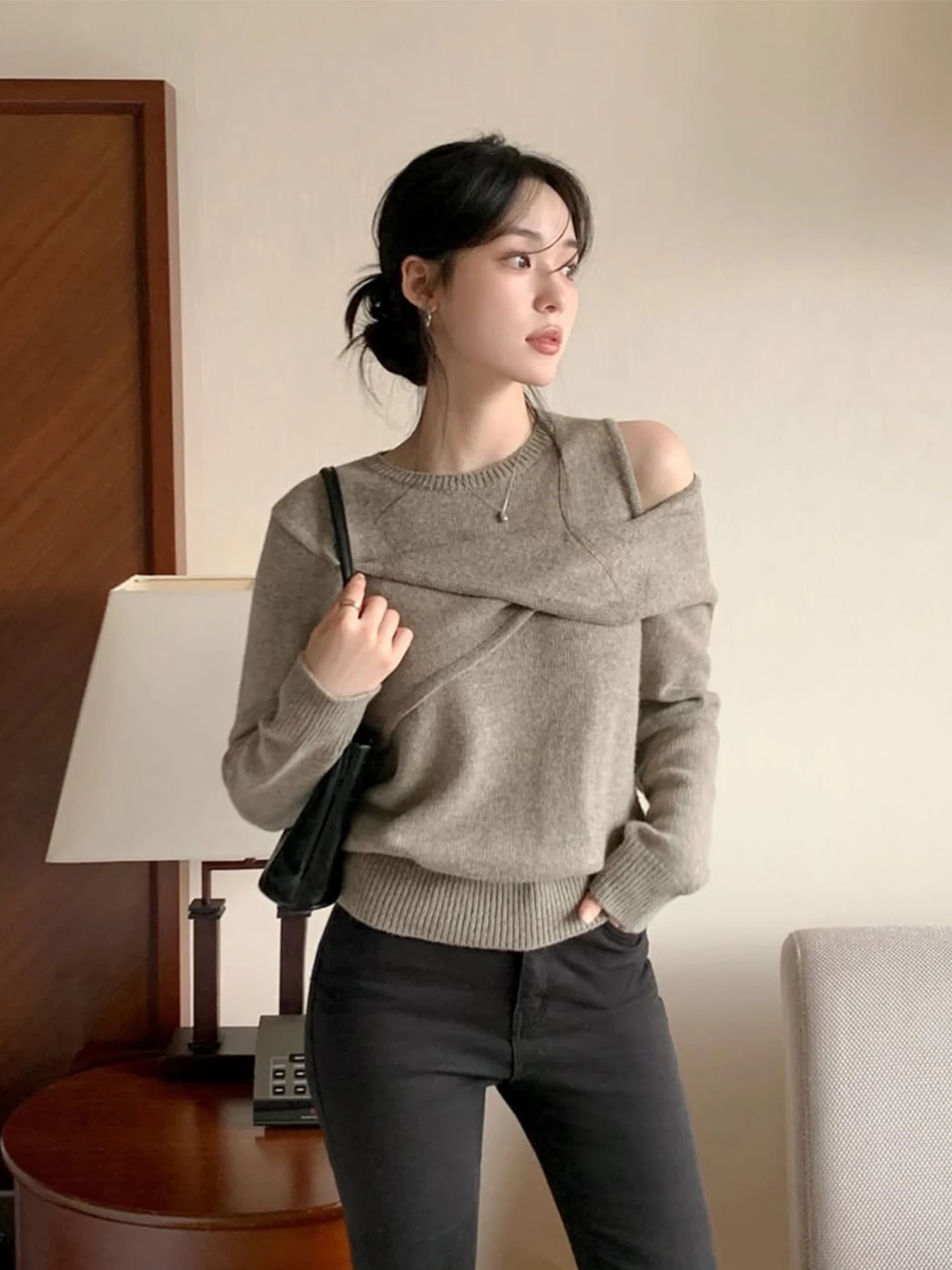 

Soft Warm oulder Bared Long Sve Knitted Sweater Women's Faion Cross Design Pure Color Autumn Winter Top Quali Polyester