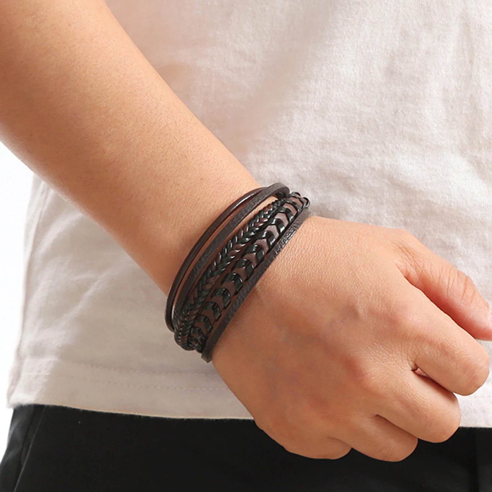 

High Quality Men Classic Multi-Layer Leather Bracelets Male Punk Party Charm Alloy Magnetic Buckle Hand-Woven Leather Bracelet
