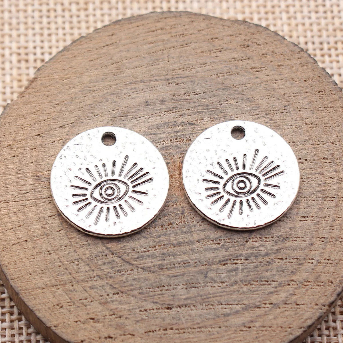 

20pcs 19x19mm(0.75x0.75inch) Antique Silver Color Hammered Round Eye Charms Pendants DIY Jewelry Making Accessories