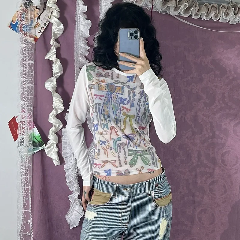 Camiseta de manga larga adelgazante con estampado de Graffiti y lazo de cuello redondo para mujer