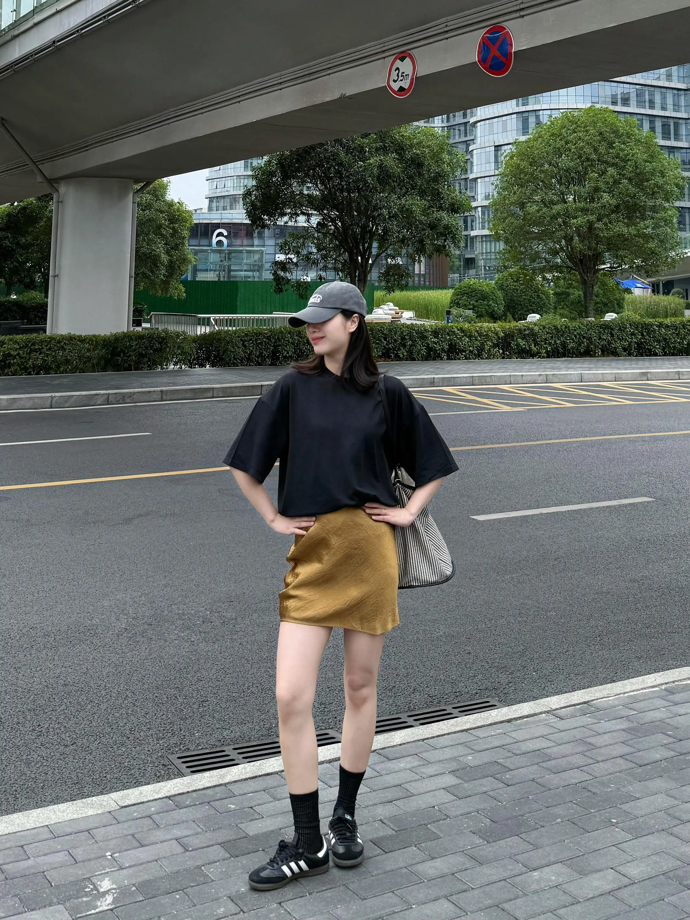 Casual Bronze Satin Pleated Fish Tail Half Skirt Women's Summer New Style Versatile Short A-Line Skirt City Commute Daily Travel