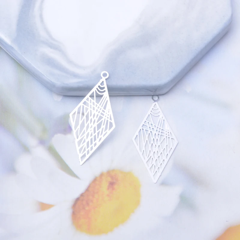 50 Stück AC7408 32*16mm Metall-Rhombus-Anhänger Messing-Filigran-Anhänger DIY Schmuck Ohrring Herstellung Zubehör – Detail 13
