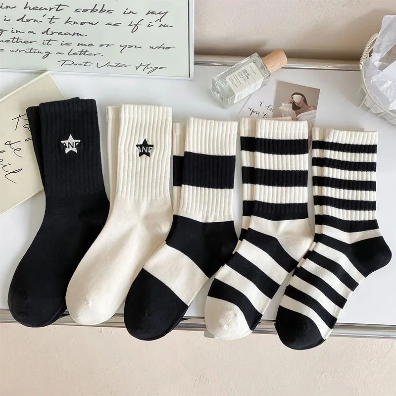 5 Pairs Of Women\'s Black And White Striped Socks Set Minimalist Style Embroidered Pentagram Women\'s Sports Socks