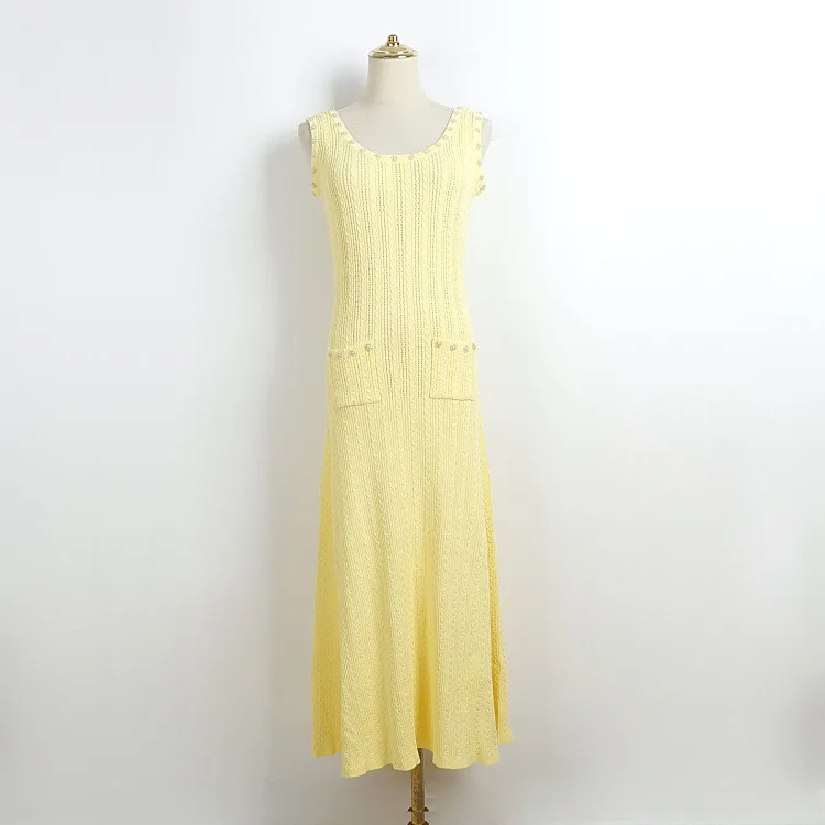 Dames gele kabelgebreide mouwloze maxi-jurk O-hals parelversiering wijde zoom Franse jurken zoete stijl casual gebreide jurk