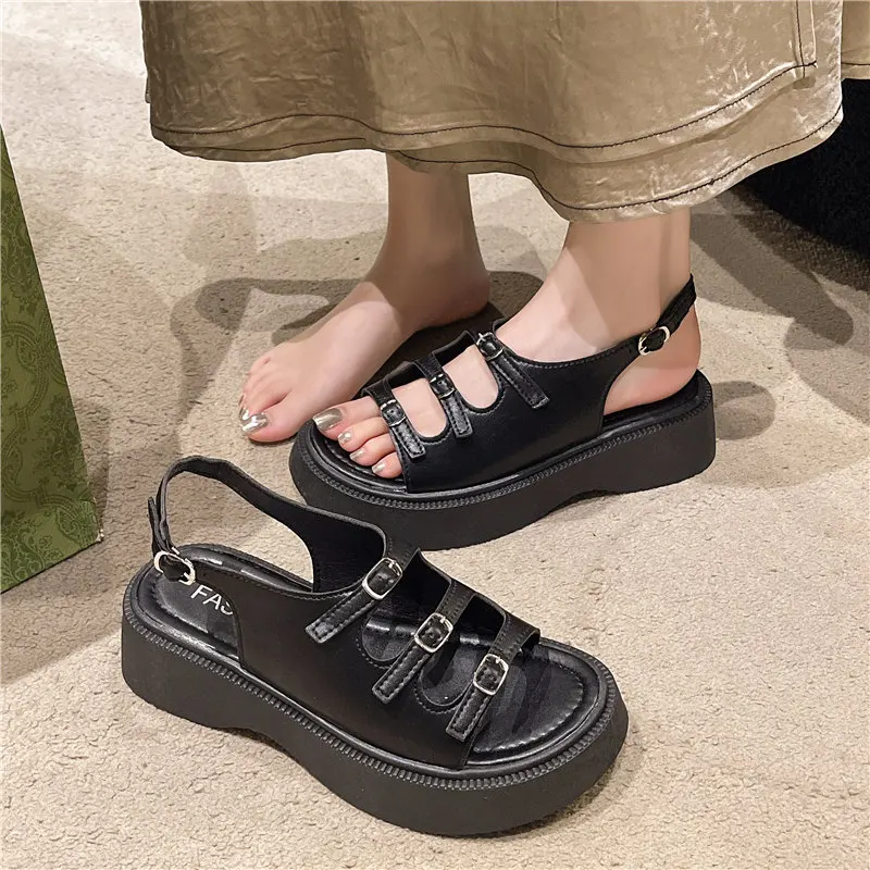 2024 Summer Luxury Sandals Clogs With Heel Comfort Shoes for Women All-Match Fashion Thick Outside Girls New Beach Gladiator Rom