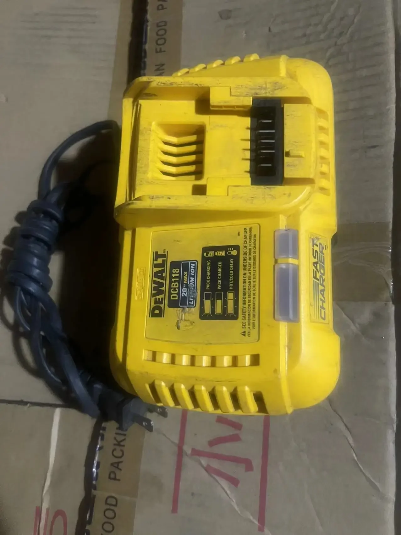 

USED Dewalt Flexvolt DCB118 18/54v Flexvolt Fast Charger FOR 220V.SECOND HAND