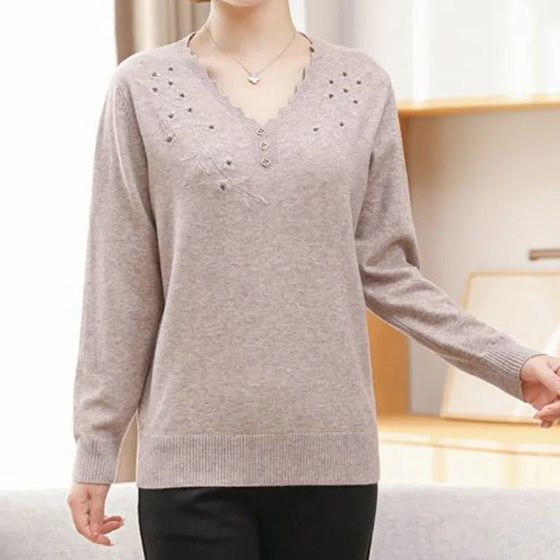 Elegant Simplicity Women\'s Solid Color Knitted Tops 2023 Spring Autumn Female Clothing Loose Fashion Diamonds V-Neck Sweaters