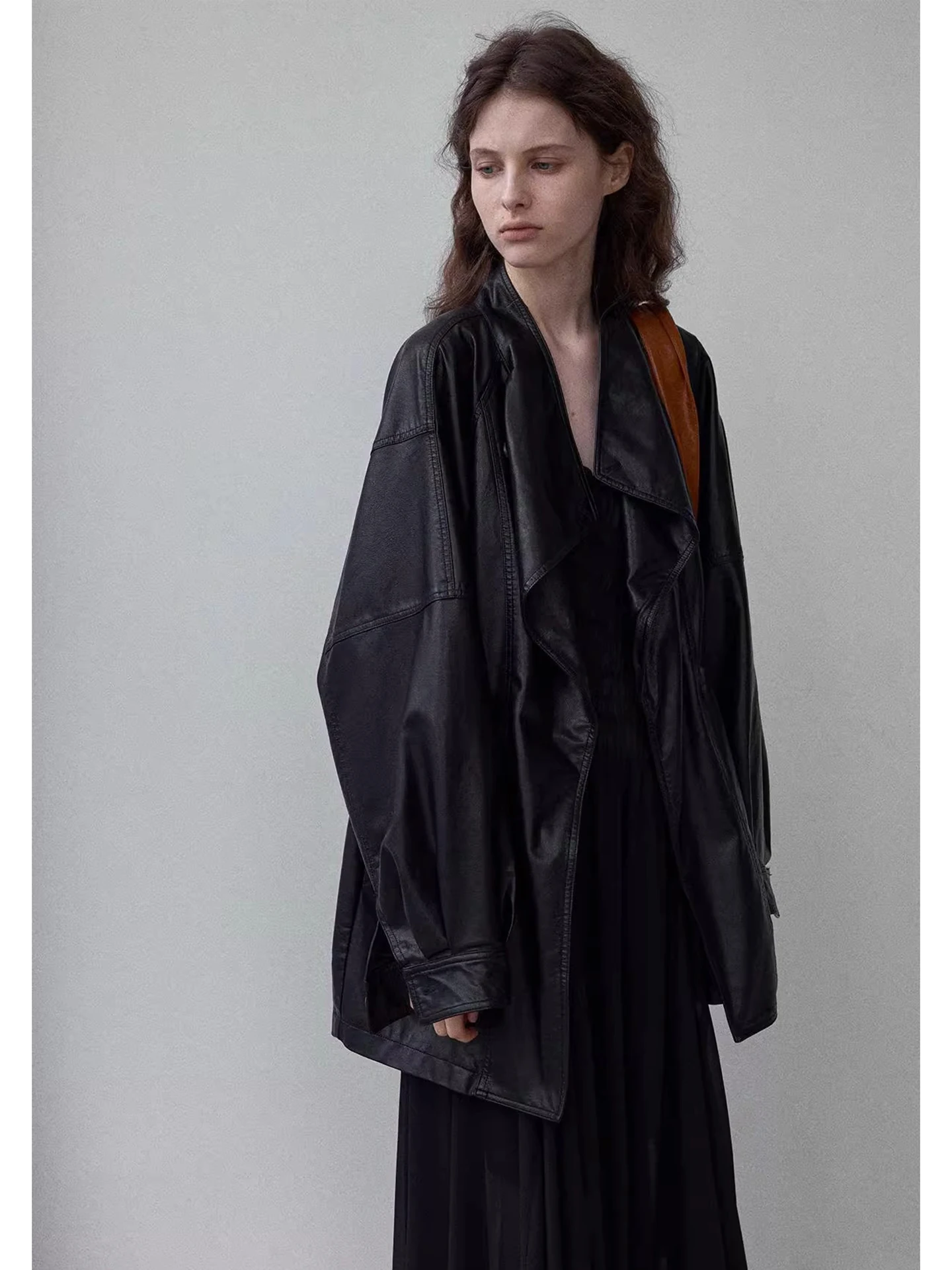 Cool Bla PU Leather Jaet 2025 Autunno New Sle High End Vintage Waed Cappotto in pelle per le donne Pendolarismo Sle Loose Fit