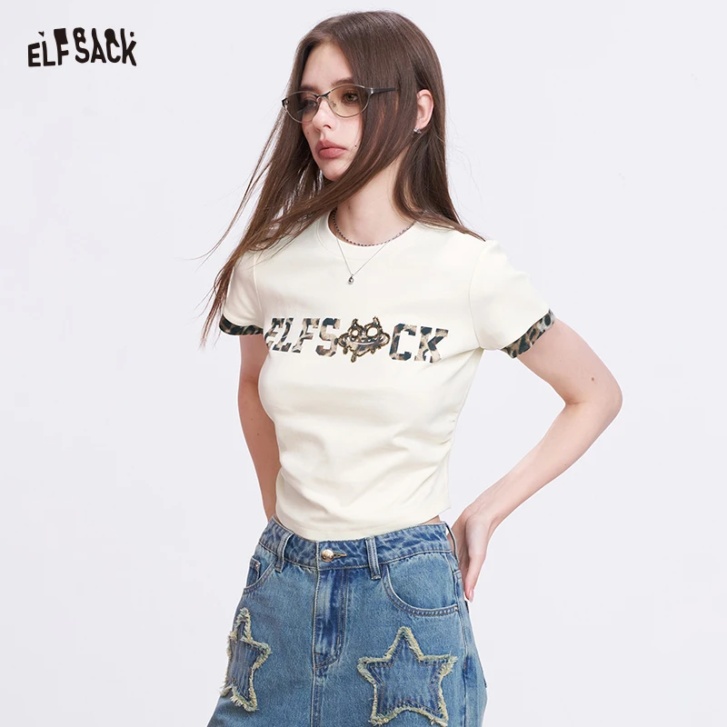 

ELFSACK Women's Cream T-Shirt with Leopard Print Logo, Chic Contrast Sleeve Short Sleeve Tee, Casual Aesthetic Y2K Cotton Top