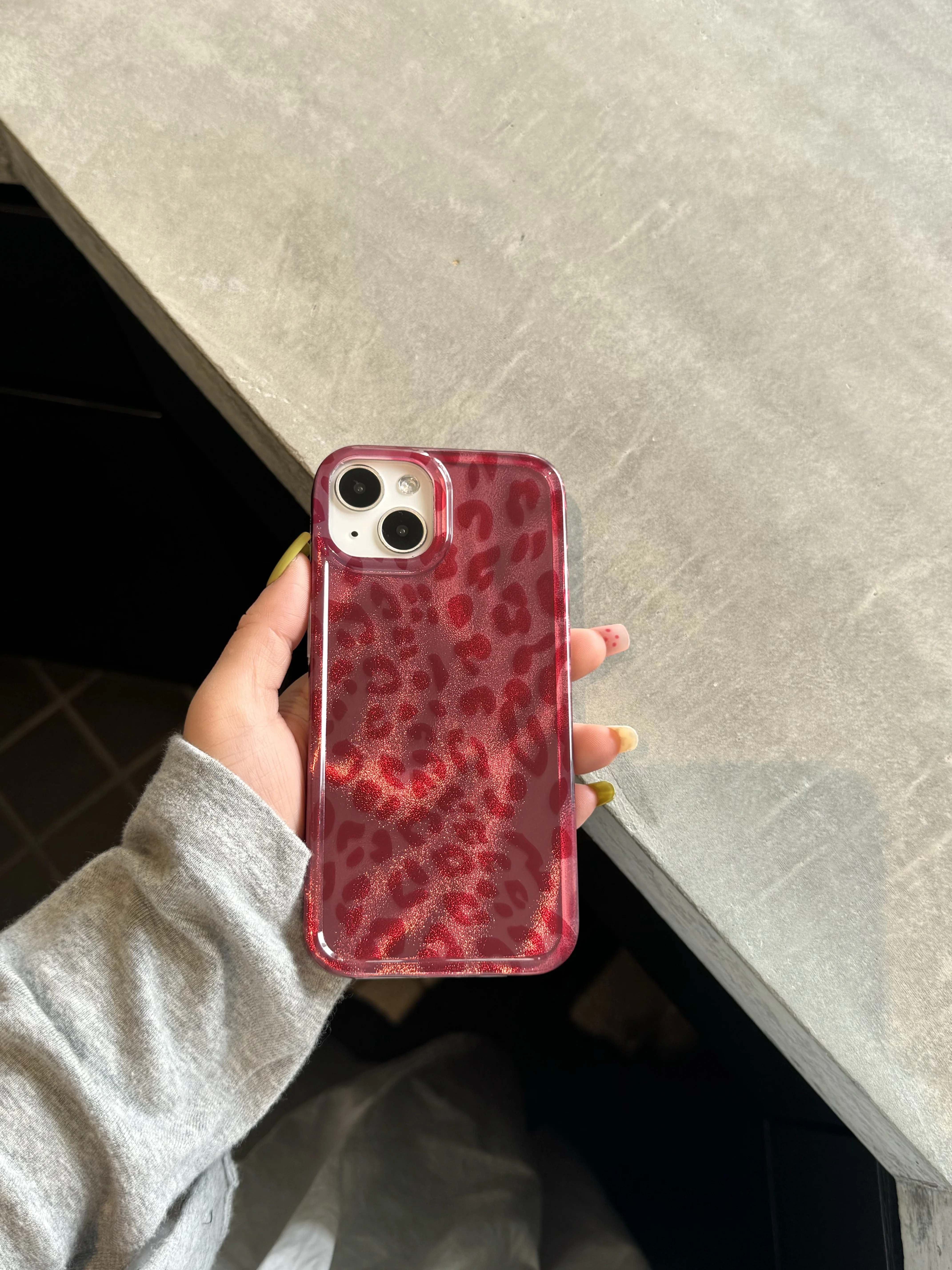 Ripple Texture Red Leo Prints Telephone Line Wrist Chain Case for iPhone 15 14 13 Pro Max Back Phone Cover for 12 Pro Capa