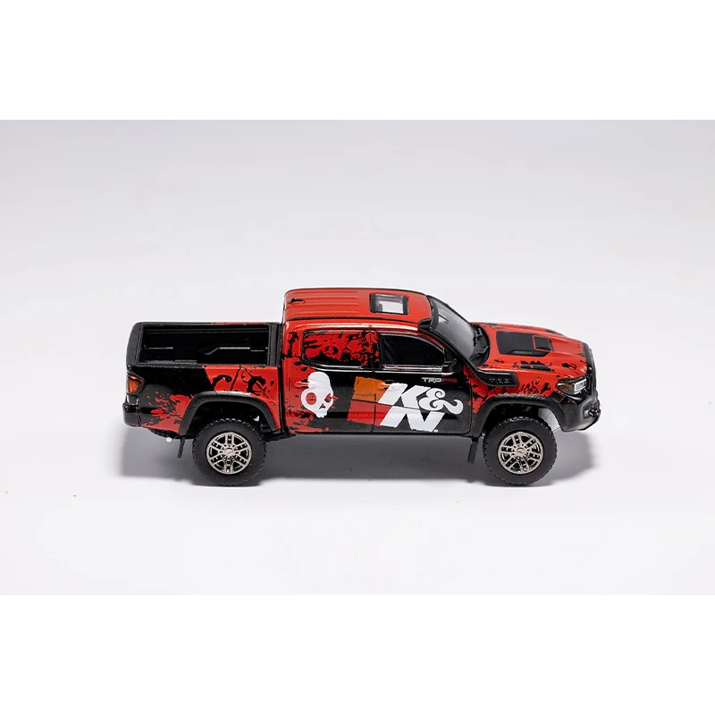 GCD 1/64 Tacoma TRD Pro Vintage Pick-up Cars Luxury Vehicle Diecast Car Collection Toy Station Vehicle with Display Box