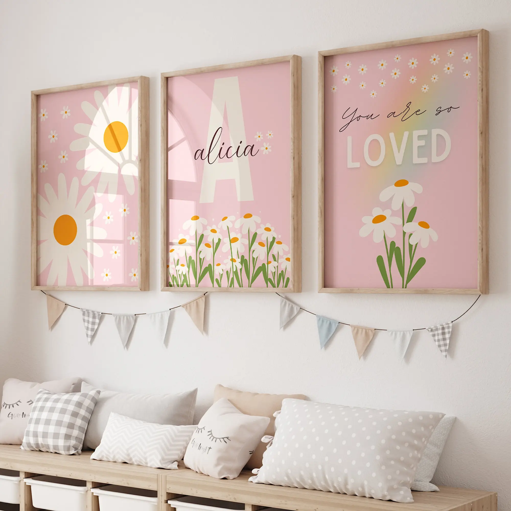 Benutzerdefinierter Name Daisy Kinderzimmer Drucke Poster Wandkunst „You Are So Loved“-Druck, Blumendruck, personalisiertes neutrales Mädchenzimmer-Dekor-Geschenk