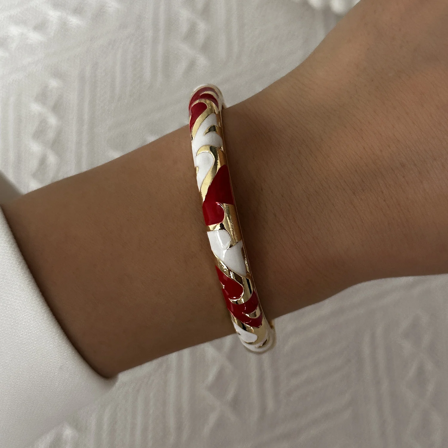 Elegantes Emaille-Armband mit Blumenmuster für Damen, Retro-Stil, vergoldet, mit Zirkonia-Blumen und bösem Blick, Partyschmuck