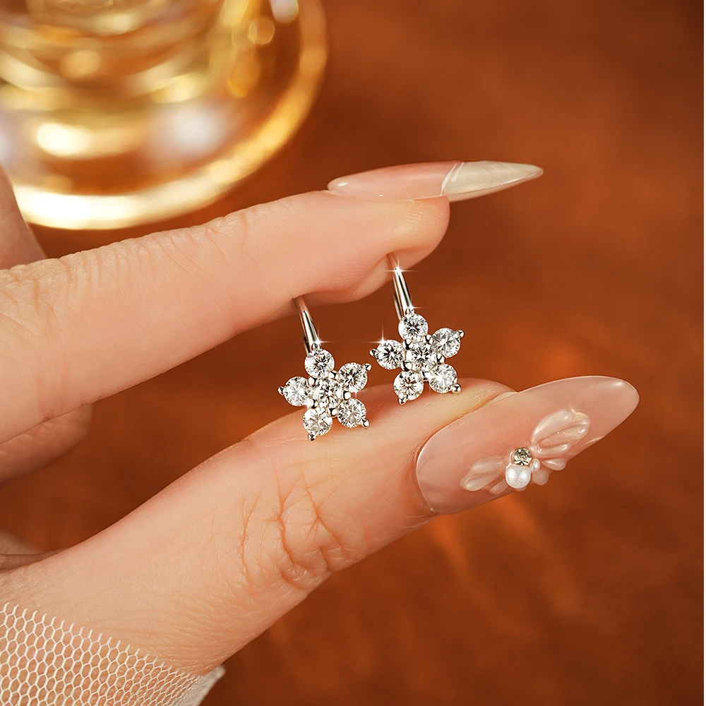 Celestinova 3mm Round Moissanite Earrings 925 Sterling Silver Flowers Earrings Fashionable Jewelry for Ladies' Earrings