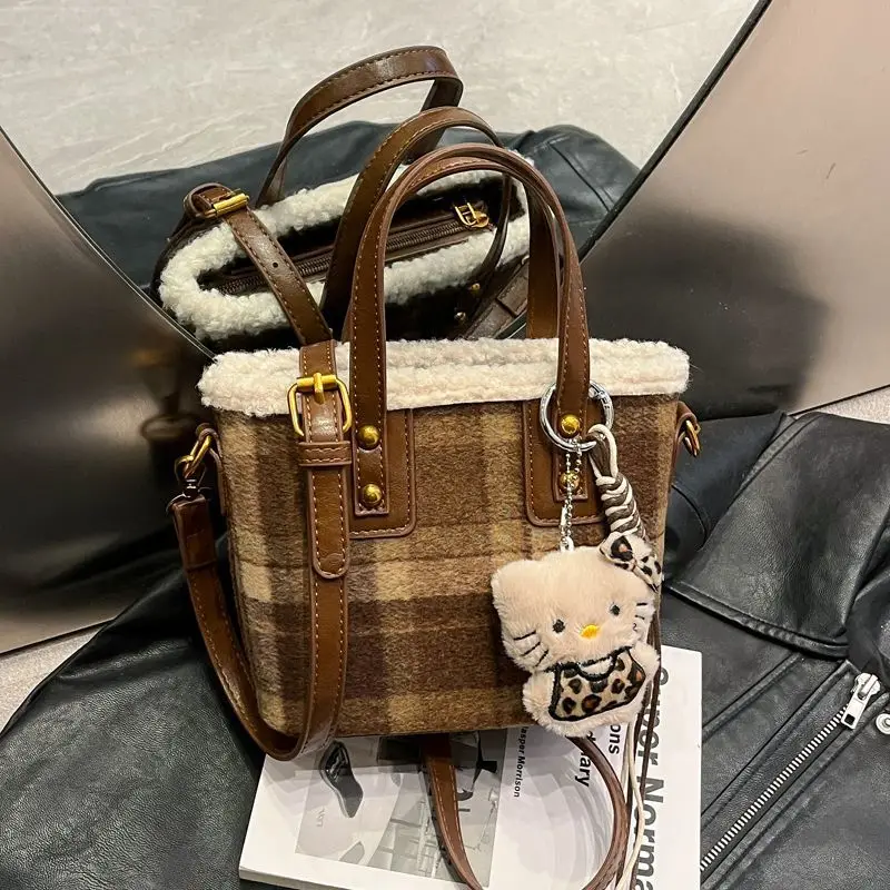 

Модная клетчатая шерстяная сумка-мешок с ручкой, женские плюшевые сумки на плечо большой вместимости, женская сумка через плечо в стиле ретро, новинка зимы 2025