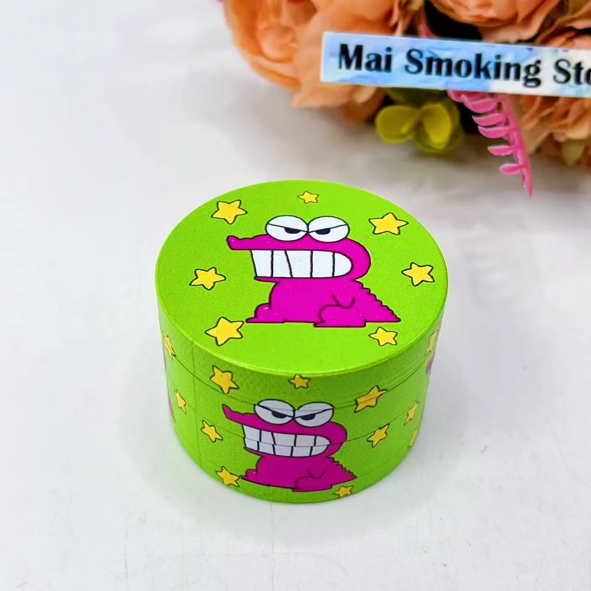 2インチ漫画風ハーブグラインダー、金属製4層手動スパイスミル、塩壺、乳棒、草、生タバコグラインダー、喫煙用具