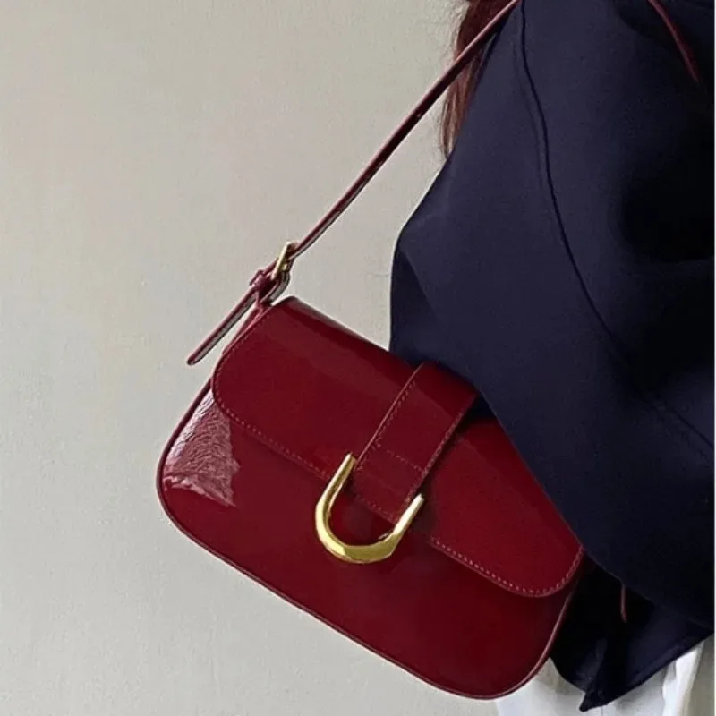 Bolsa Transversal Casual Feminina Clássica em Couro PU com Fivela em Forma de Ferradura, Bolsa de Ombro Pequena de Cor Sólida com Fecho de Zíper