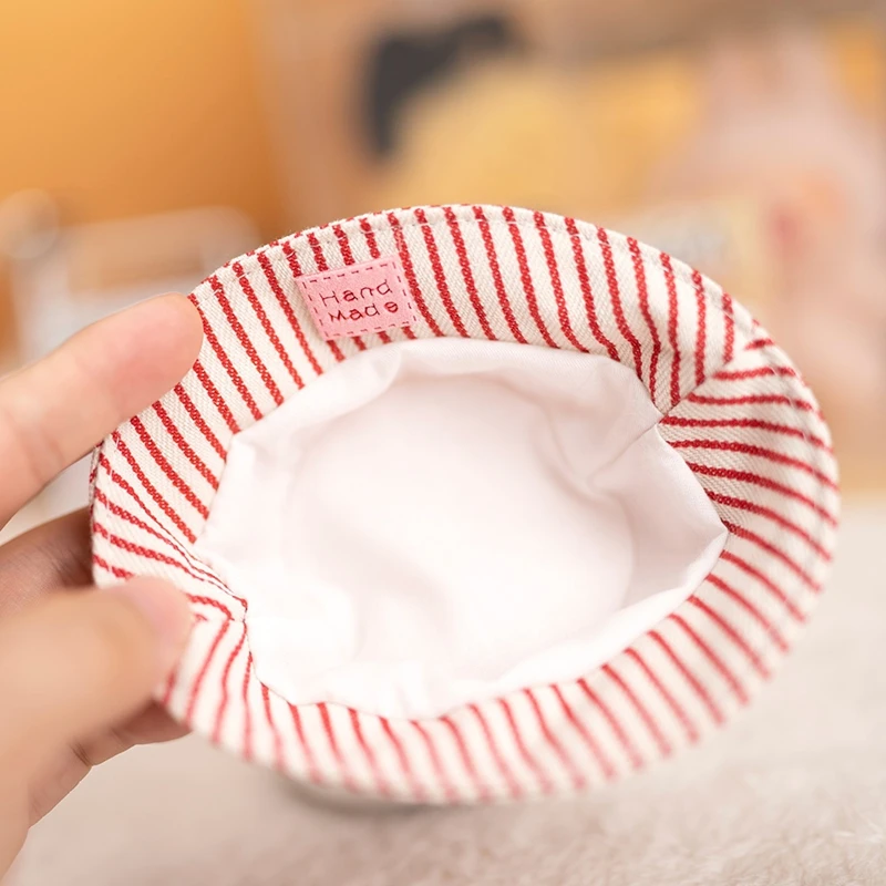 Akcesoria do ubranek dla lalek BJD Zsiga 20 cm, słodki zestaw trzyczęściowy: czapka w paski, ogrodniczki, ręcznie robiony prezent.