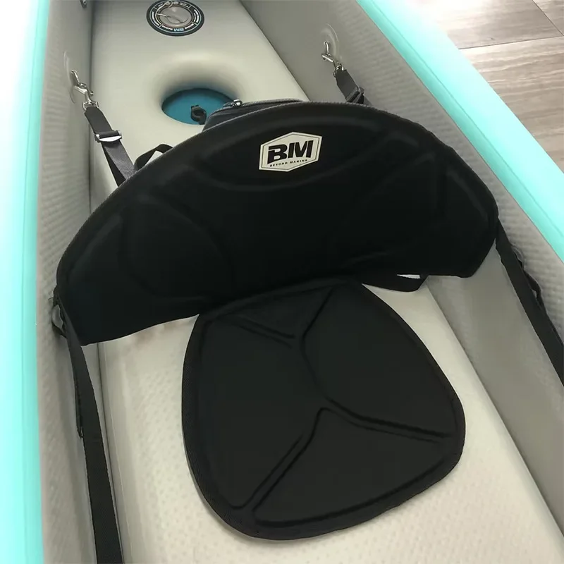 Kayak monocrompuesto en canoa