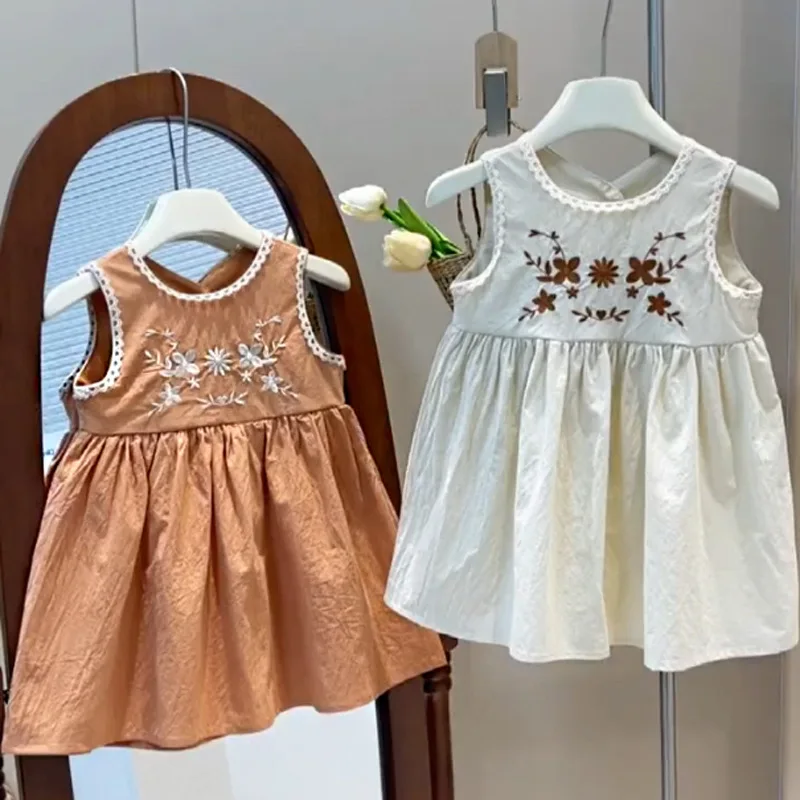 2024New Girls' Sundress Summer Sleeveless Embroidery Loose Backless Small and Older Children's Dresses Generation Hair