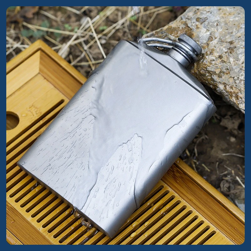 

Outdoor pure titanium wine jug mini portable personalized camping flat kettle camping travel portable wine set Baijiu bottle