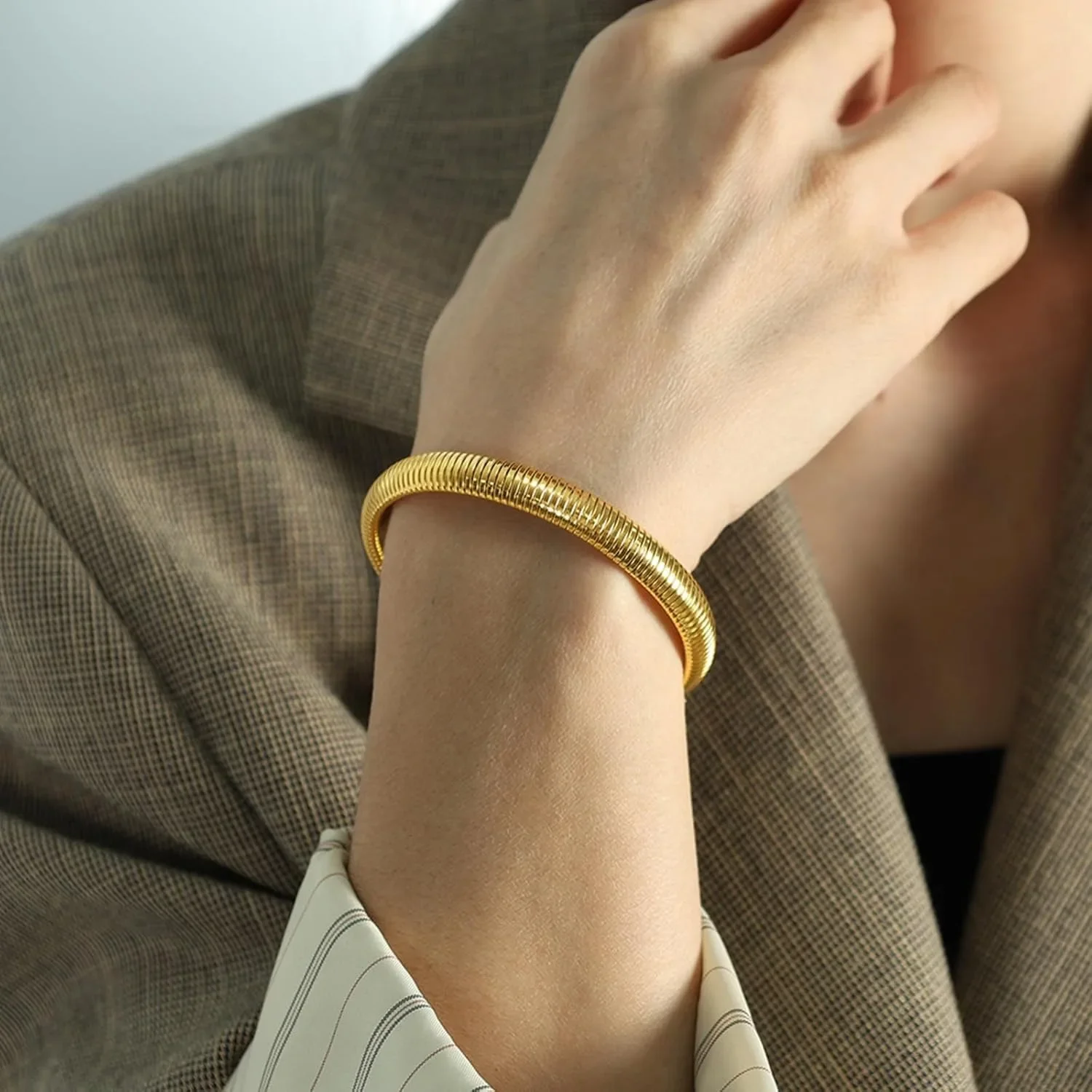 Women's 18K Gold Plated Chunky Stretch Bangles Set