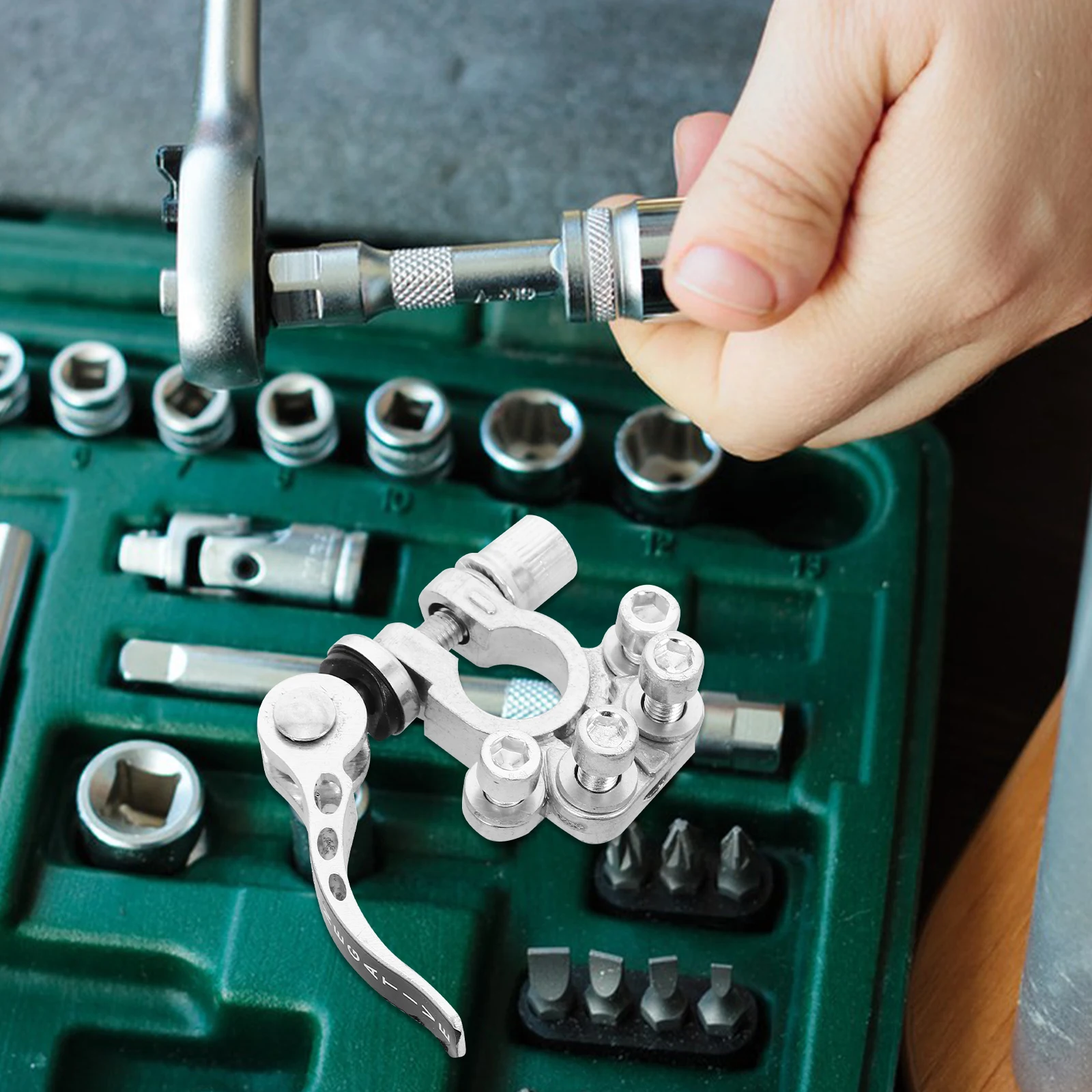 

1 set Terminal Post Connectors Zinc Alloy Quick Disconnect Car Clamp with Wrench Durable Truck for Multiple