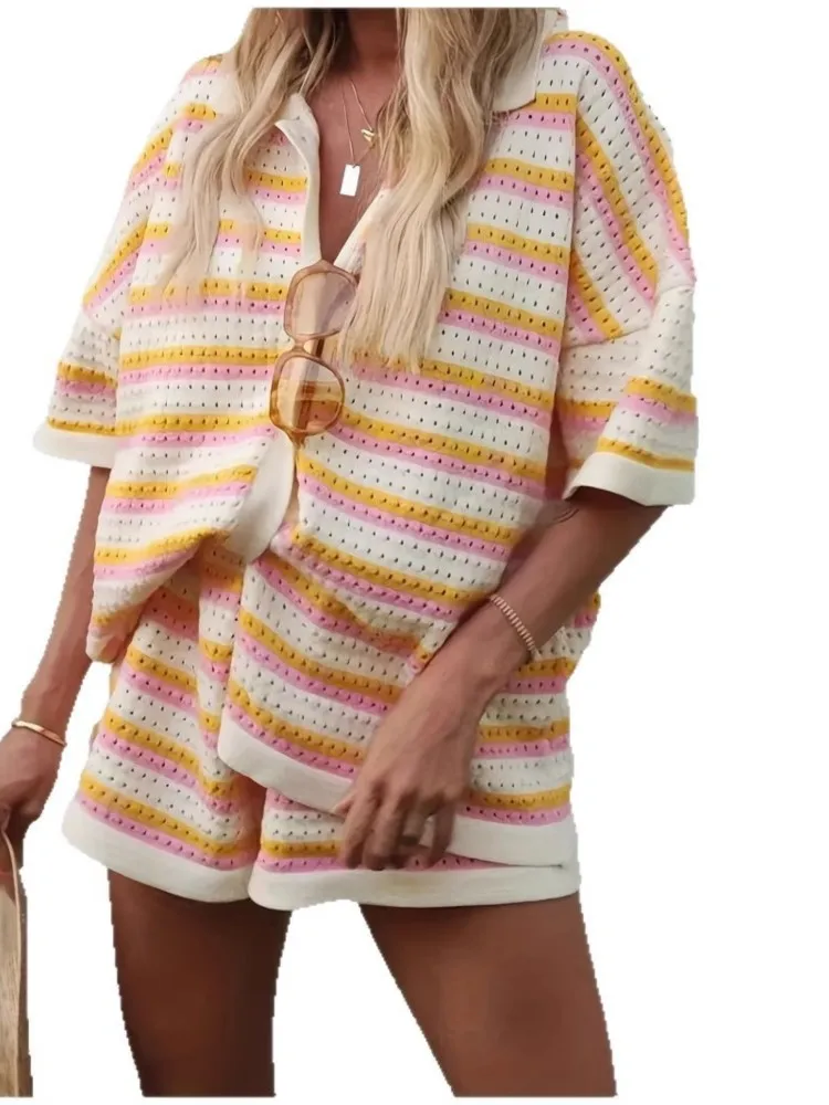 Set estivo a due pezzi lavorato a maglia Moda femminile Strisce color block Top con fibbia a fila singola Pantalone corto Completo versatile da donna