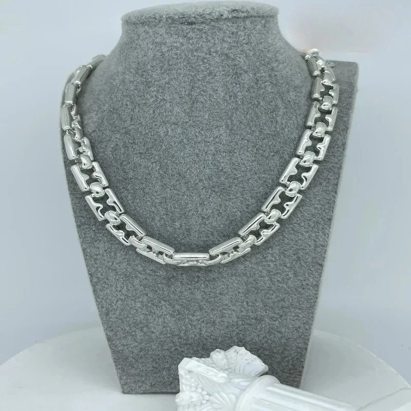 

2025 new niche cool style silver hollow square chain necklace neutral accessories jewelry romantic gift