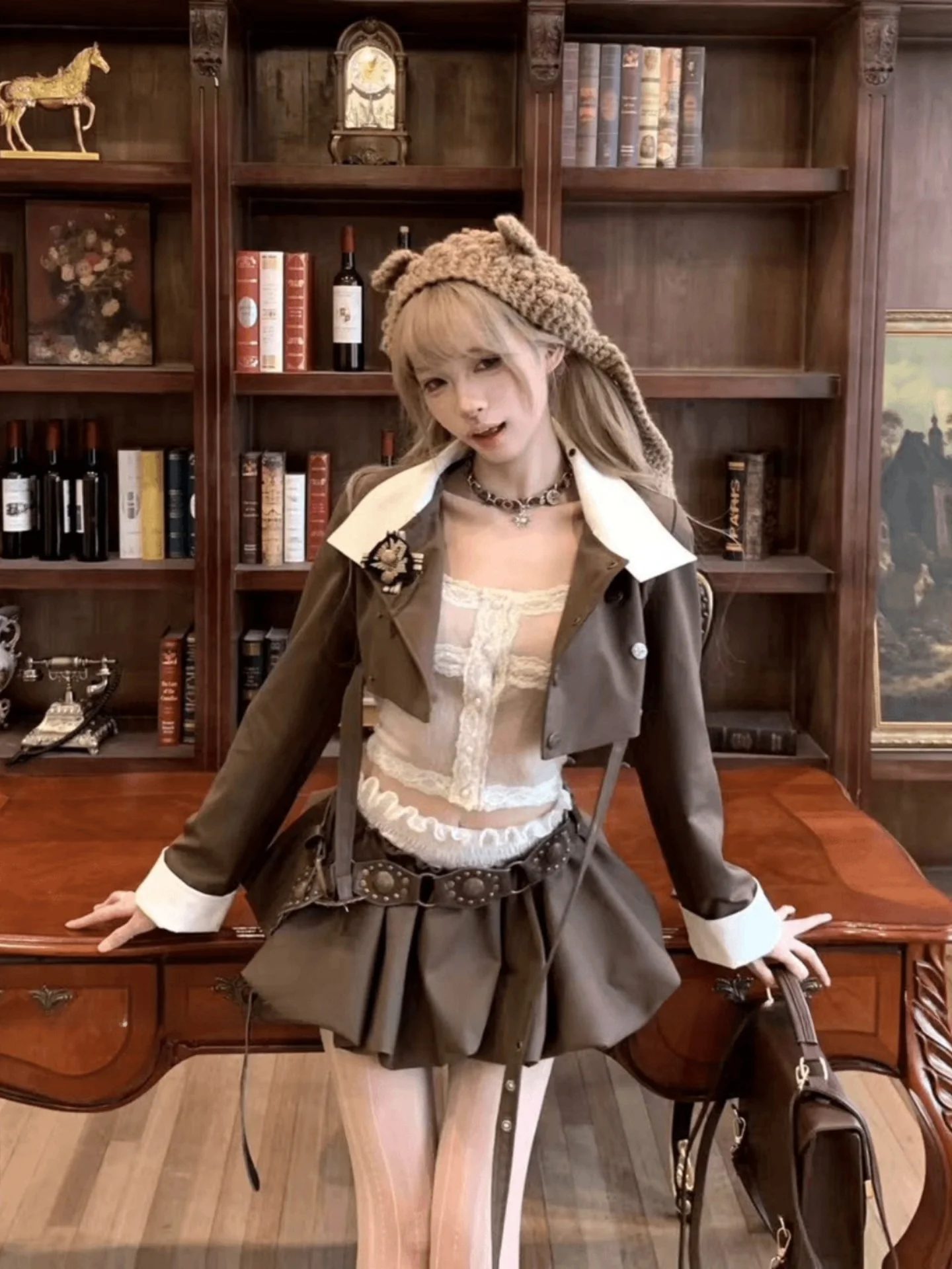 

Осенний комплект из трех предметов: укороченный жакет, кружевной топ и короткая юбка с высокой талией для женщин, повседневная одежда