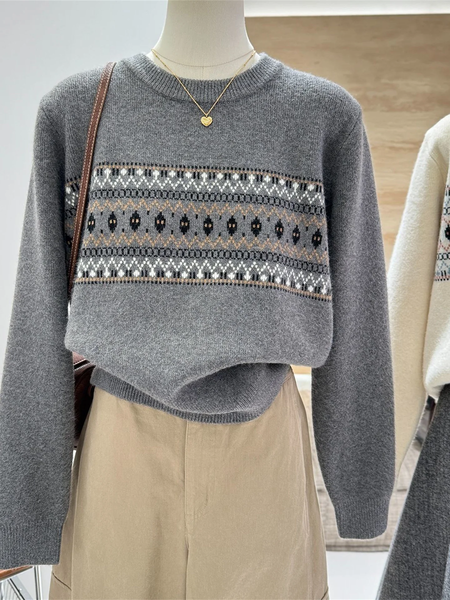 

Новый универсальный кардиган-топ в корейском стиле: свободный вязаный свитер для женщин, осенне-зимний, повседневный, с вышивкой в виде цветов, в стиле «lazy chic»