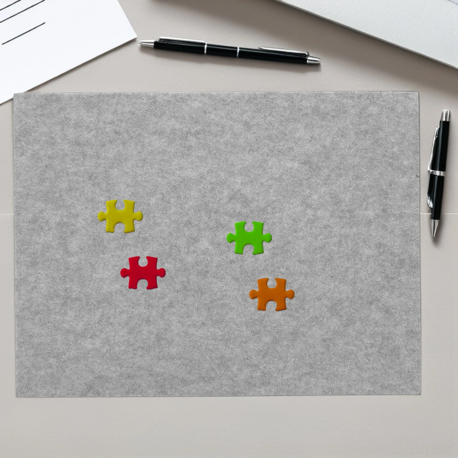 Podkładka filcowa 23,58 x 15,72 cala, antypoślizgowa mata filcowa, przenośna tablica do układania puzzli, organizer, mata do gier planszowych dla dzieci do nauki.