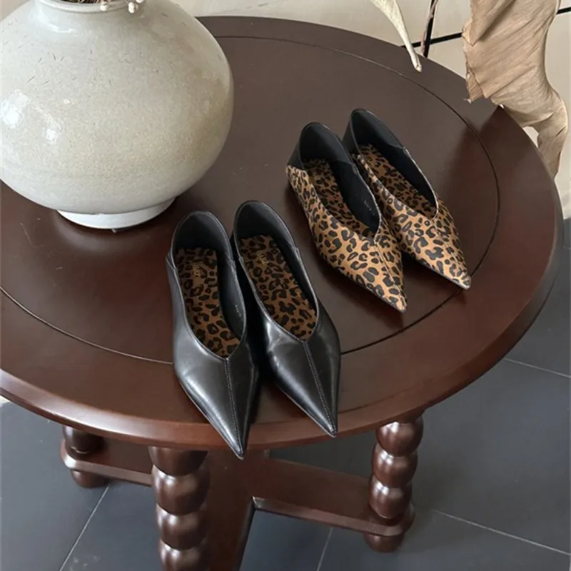 

2024 Autumn New Fashion Pointed Toe Flat Shoes Slope Leopard Comfortable Elegant Women with Skirt Shallow Mouth Women's Shoes