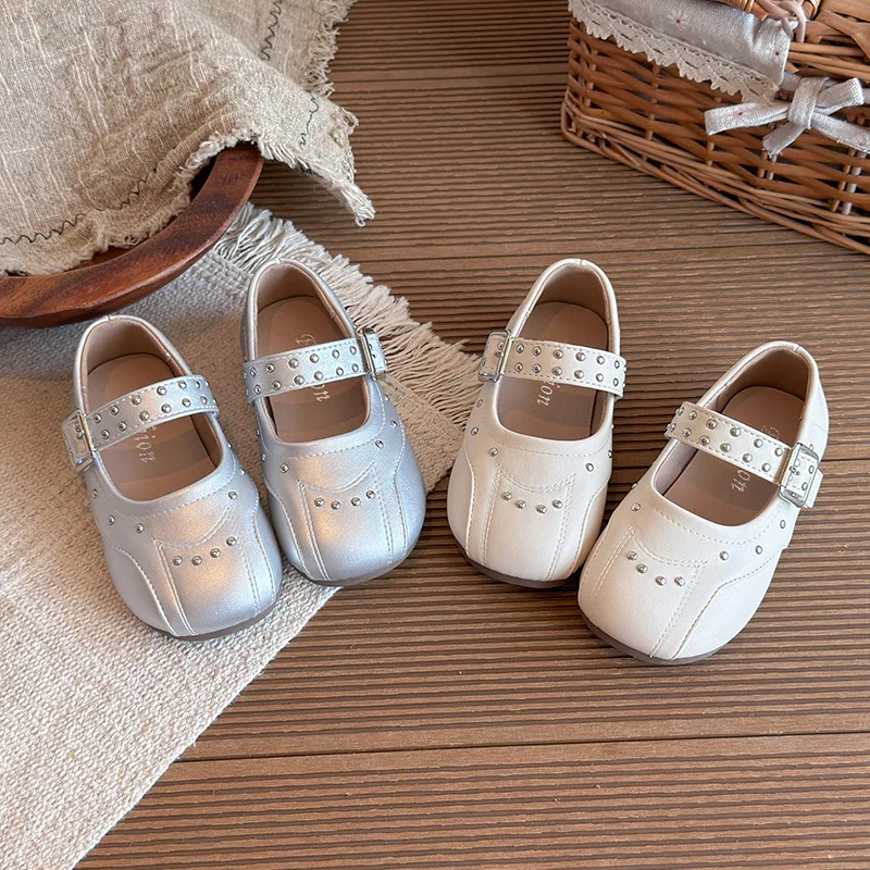 Kids Flat Shoes Rivet Fashion Girls Leather Shoes Round Toes Versatile 2026 Brand New Children Princess Shoes Soft Sole