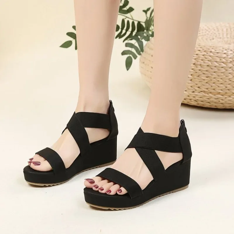 Designerskie sandały damskie 2024 Summer Roman Casual Office Wedges Sandals Fashion Black High Heels Thick Sole Ladies Plus Size Shoes