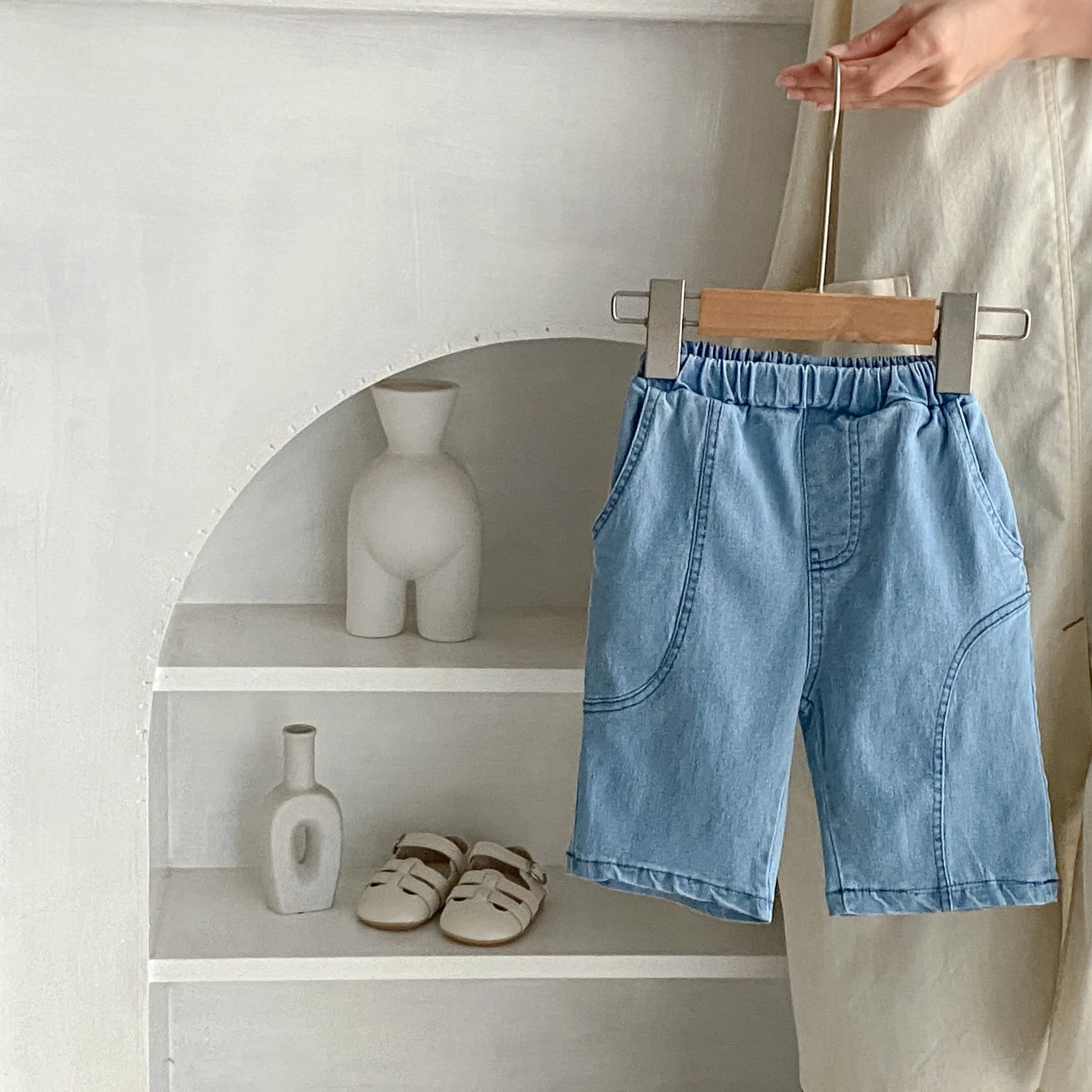 

2024 Summer New Baby Denim Shorts Boys Loose Cropped Pants Girls Solid Casual Pants Kids Fashion Versatile Jeans Toddler Clothes