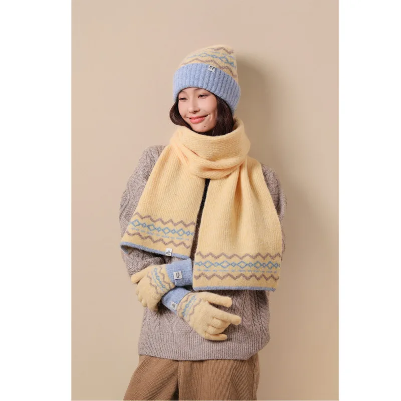 2025 شتاء جديد ريترو فيل آيلاند الجاكار المرأة وشاح سميكة الدافئة معطف خارجي الرقبة قفازات سدادات حماية الأذن قبعة ثلاث قطع مجموعة