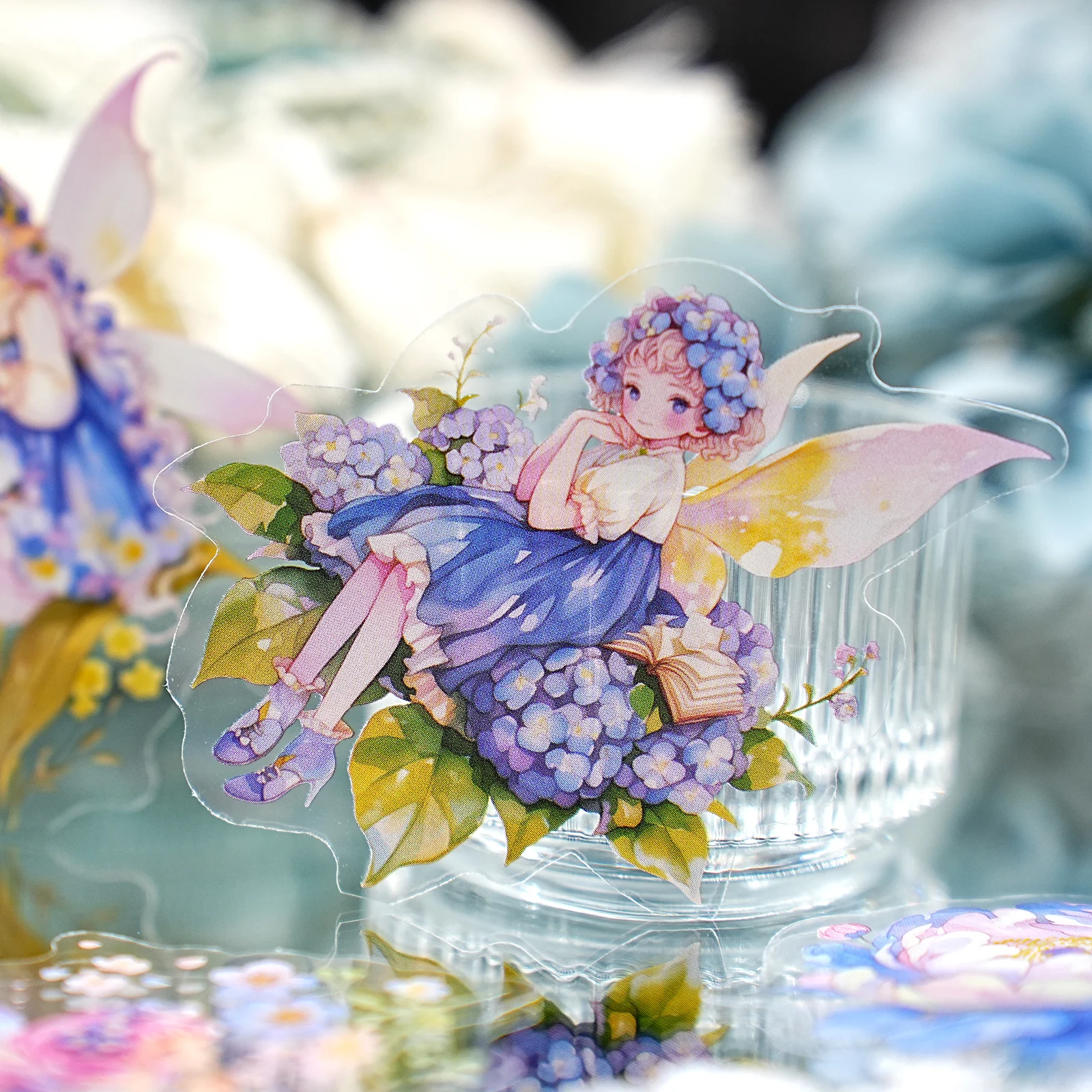 Etori Life Piuma blu Fiore Fata Giardino Elfo Ragazza Modello Confezione di adesivi per animali Regalo fai da te Sacchetto di carta, Forniture per album, Notebook, Adesivi per telefono, Libro di adesivi, Adesivi giocattolo, Artigianato fustellato, Decalcomanie impermeabili